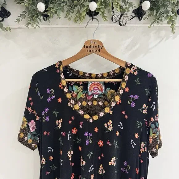 Johnny Was Nani Favorite Short Sleeve V-Neck Swing Tee Medium - Picture 3 of 4